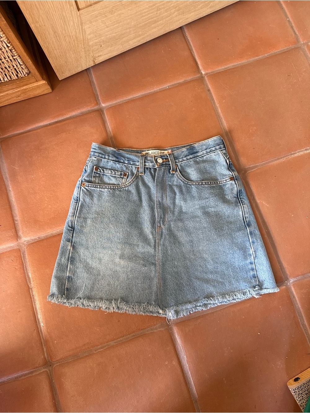 Levi’s Relaxed Fit Light Wash Cutoff Denim Skirt M
